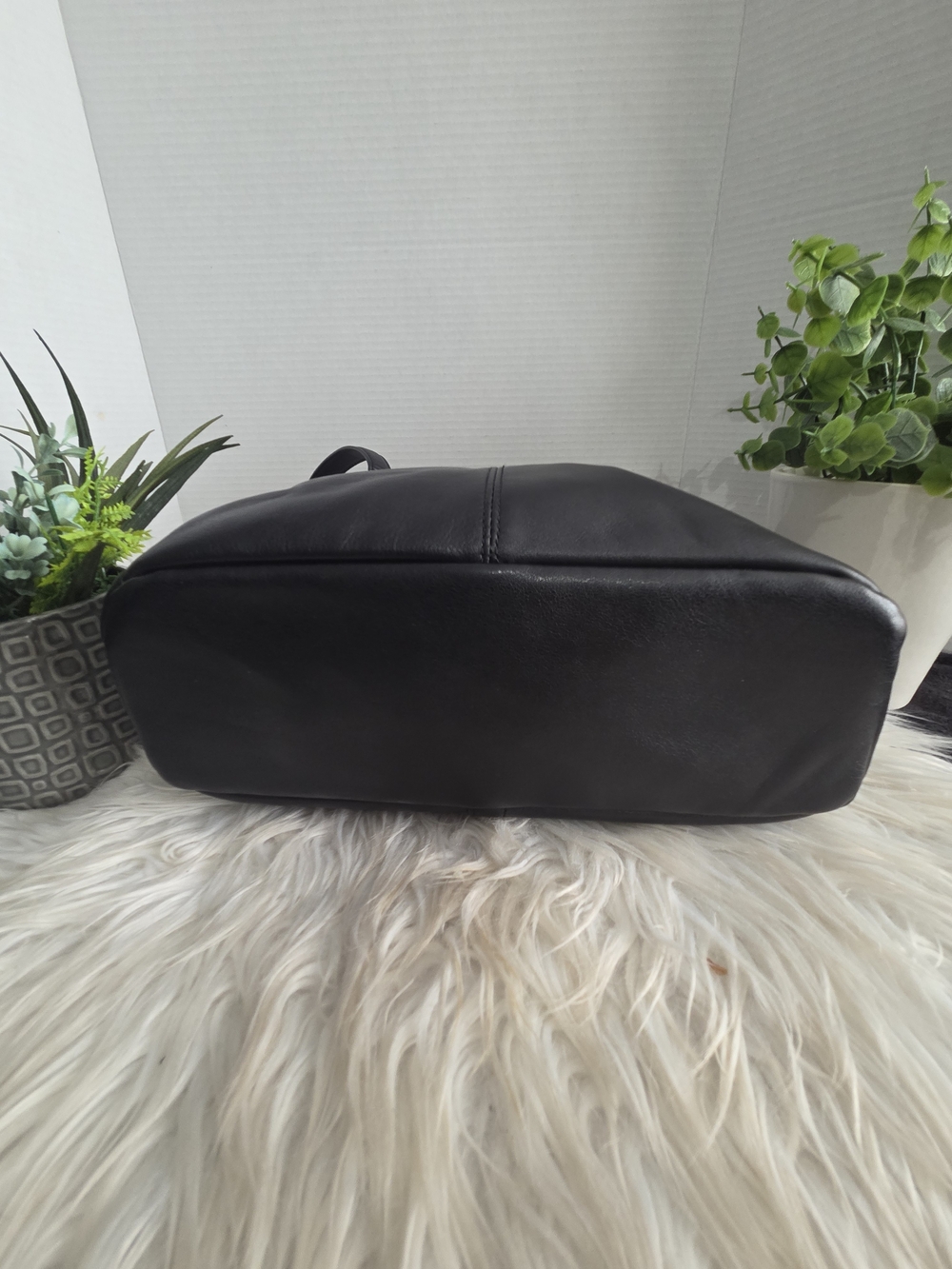 Giani Bernini Black Leather Medium Shoulder Bag. - Picture 5 of 15